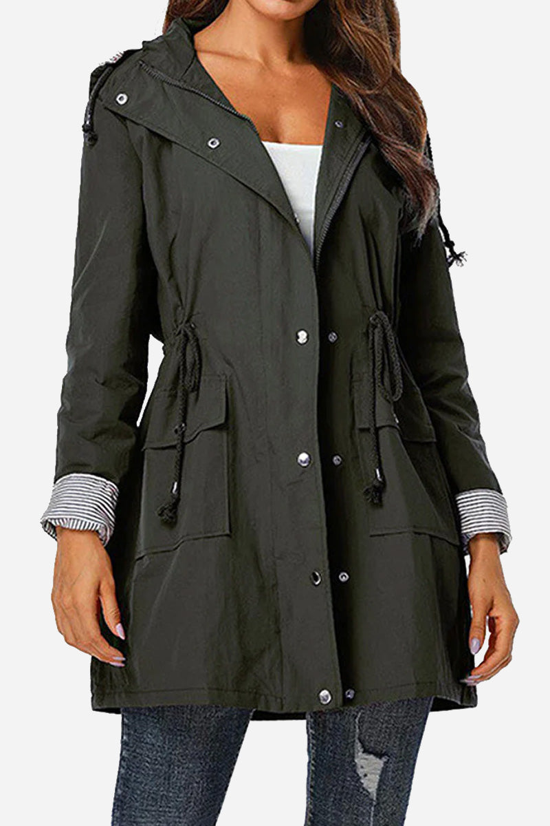 Chaqueta ligera para mujer con capucha y cordón ajustable – TAMIRA