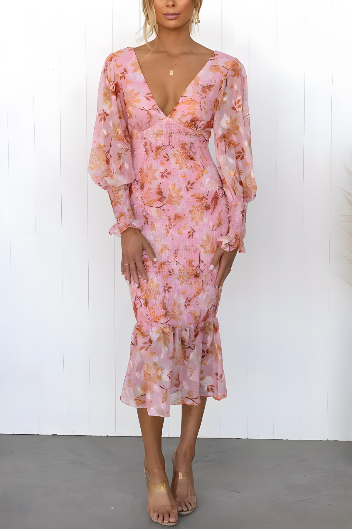 Vestido midi con escote en V y mangas abullonadas – SIGRÉ