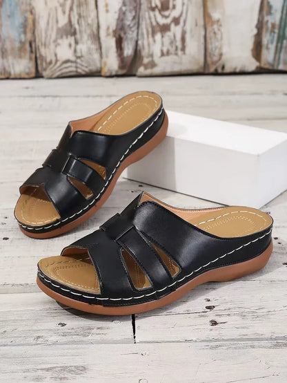 Sandalias planas con tira recortada y diseño cómodo para mujer – AUREA