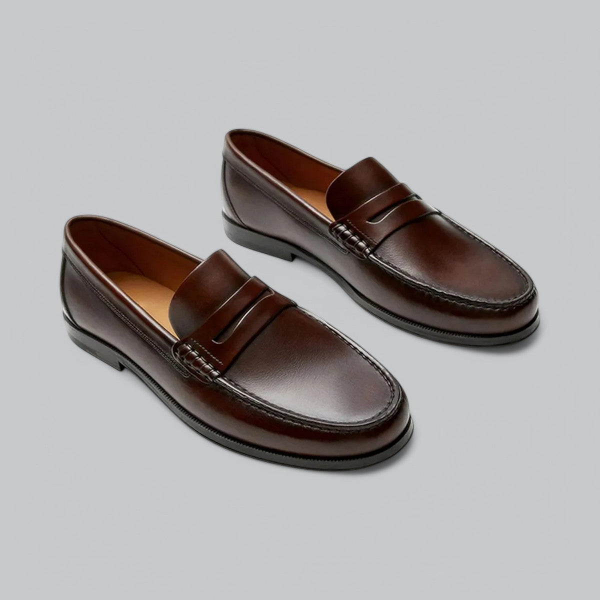 Mocasines clásicos de hombre con líneas depuradas y acabado elegante – ALVÉRON