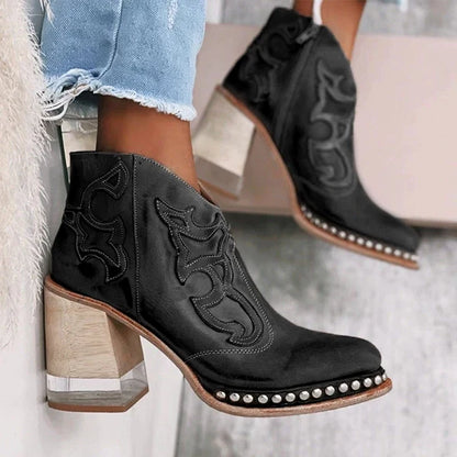 Botas de piel con bordados artesanales y tacón bajo – NERINA