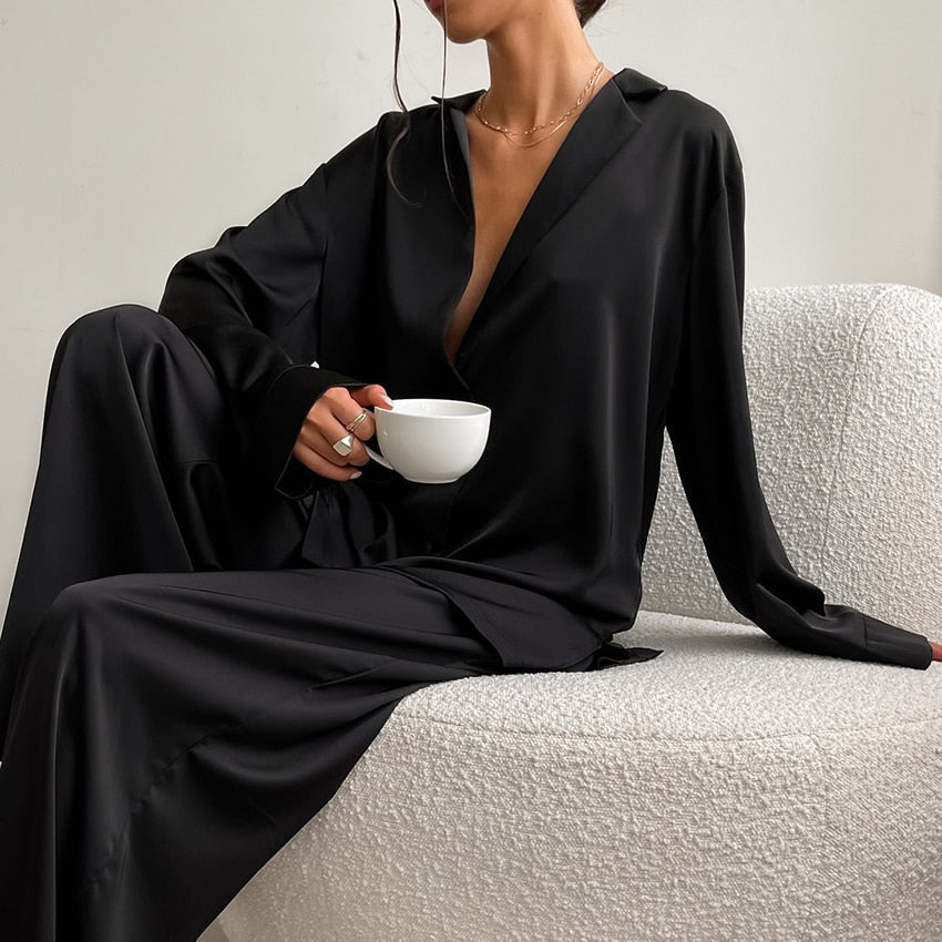 Pijama satinado oversize de dos piezas para mujer – BELLE
