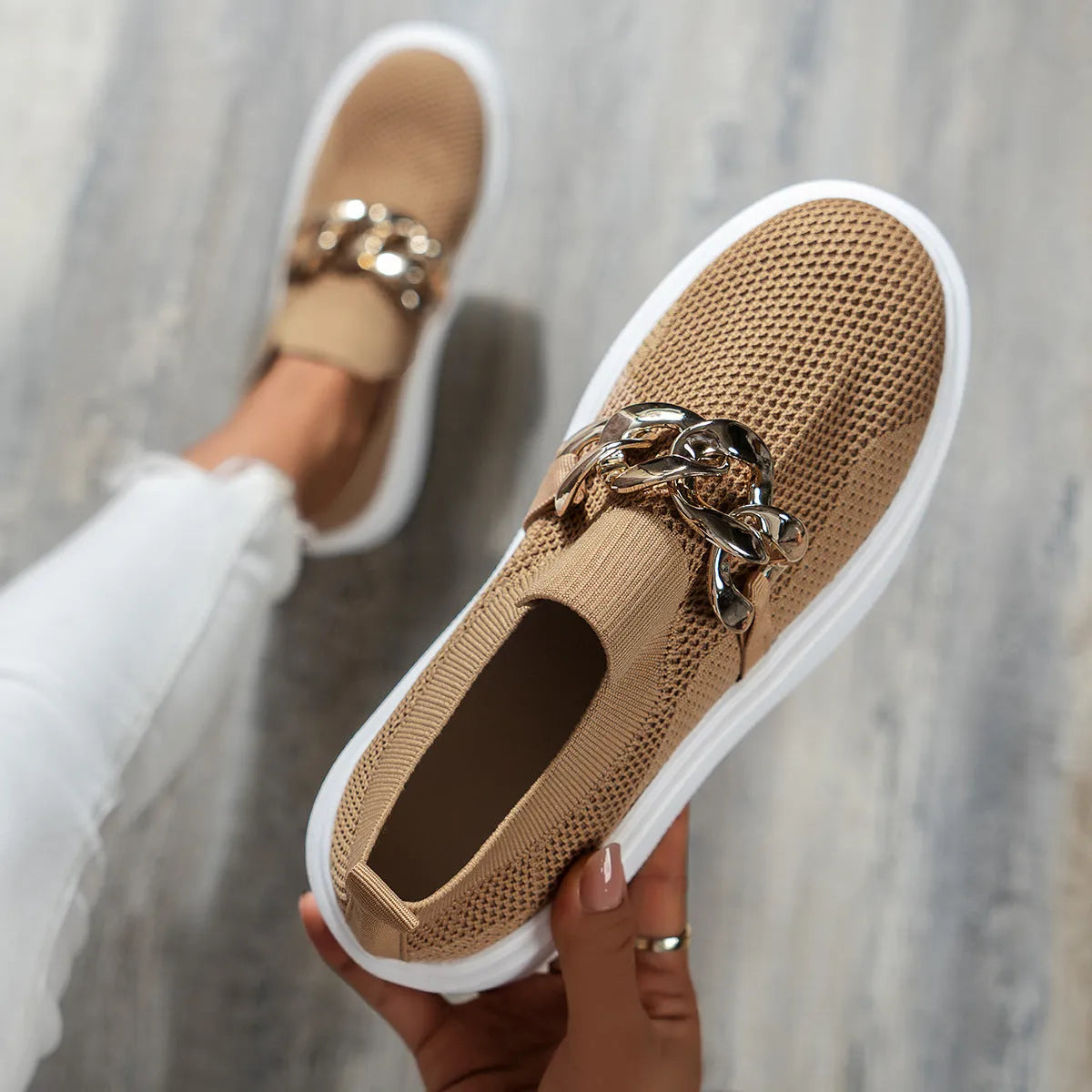 Zapatillas slip-on de mujer con cadena decorativa y suela gruesa – RAPHAËLLE