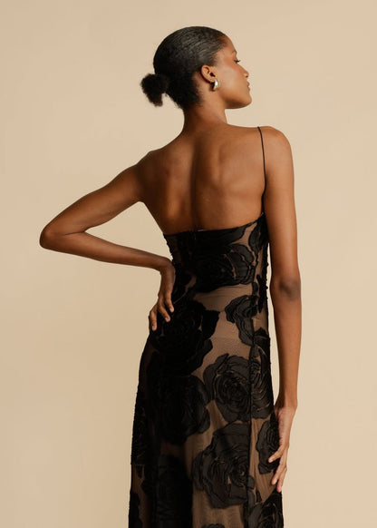 Vestido largo con detalles de volantes y diseño exclusivo – MARCELA