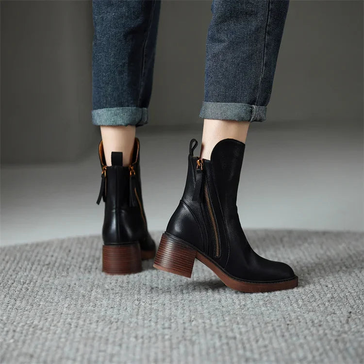 Botines elegantes de piel sintética con cremallera lateral – ALMÉA