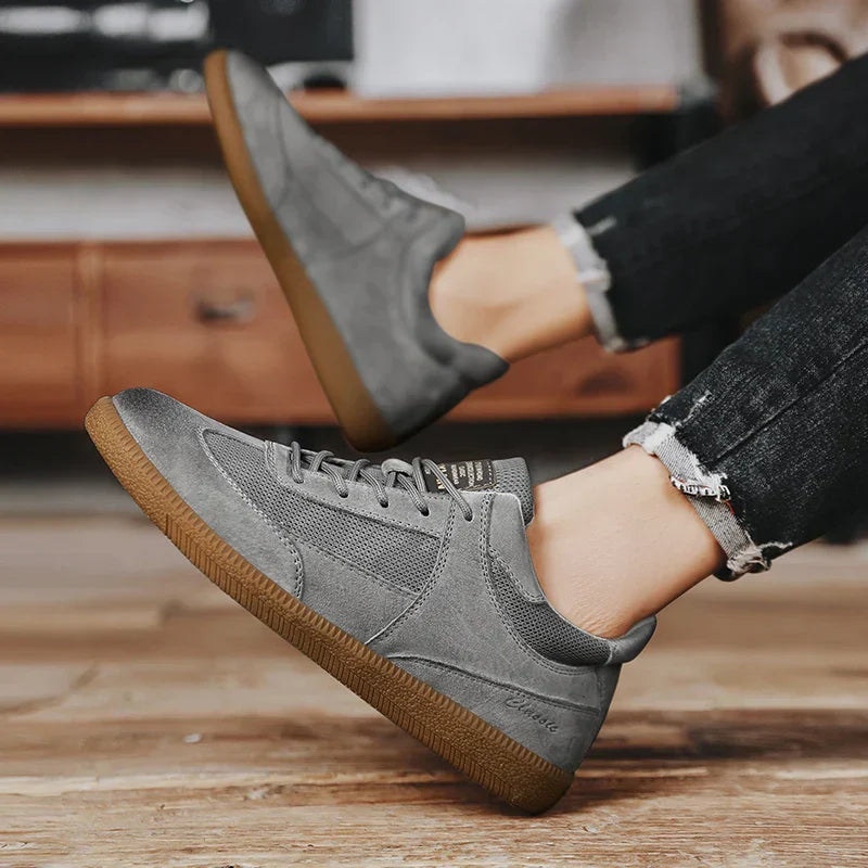 CALVINOX – Zapatillas de hombre en ante y malla con diseño deportivo urbano