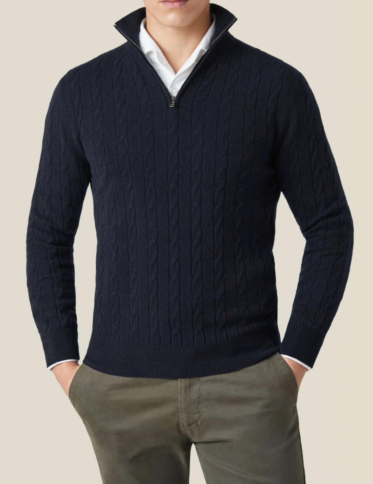 Suéter de hombre con dibujo trenzado y cuello alto con cremallera – ALDERIK