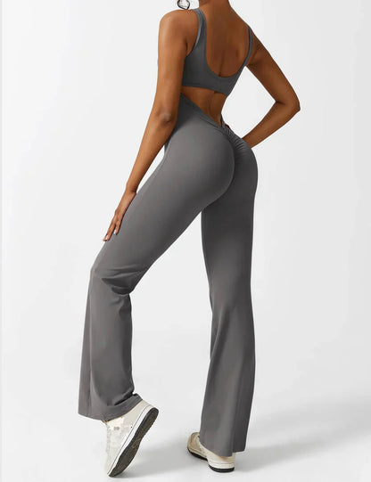 Elara – Mono elegante con espalda en V y pierna flare para mujer