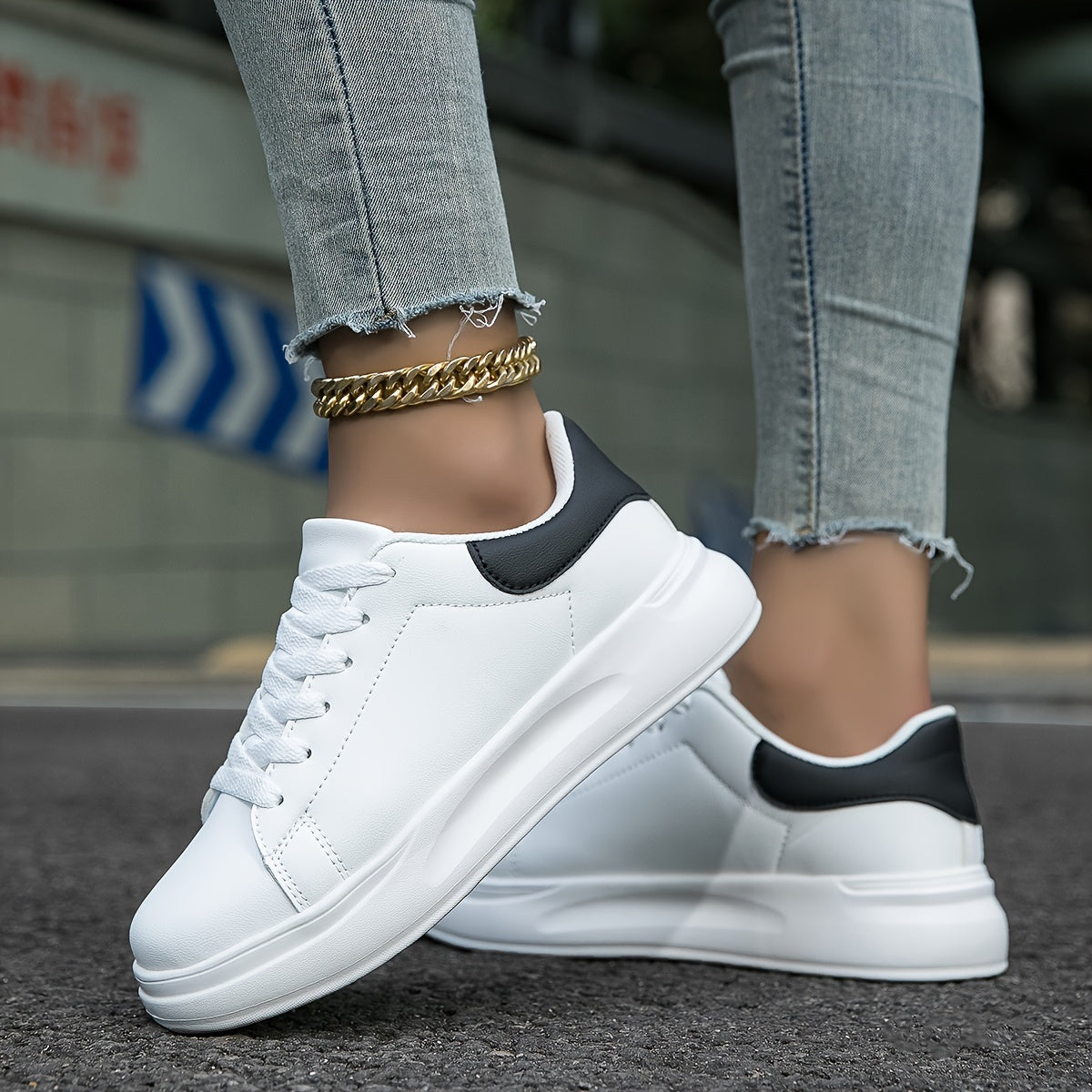 Zapatillas bajas de mujer con diseño limpio y plataforma elevada – HERTA