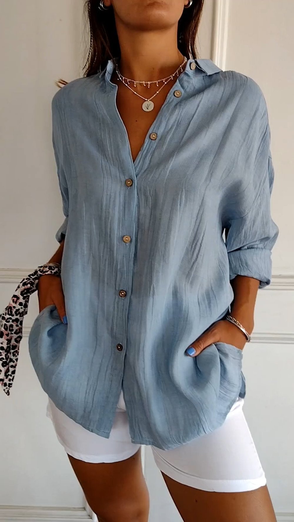 Blusa primaveral de manga larga con detalles delicados – SERENNA