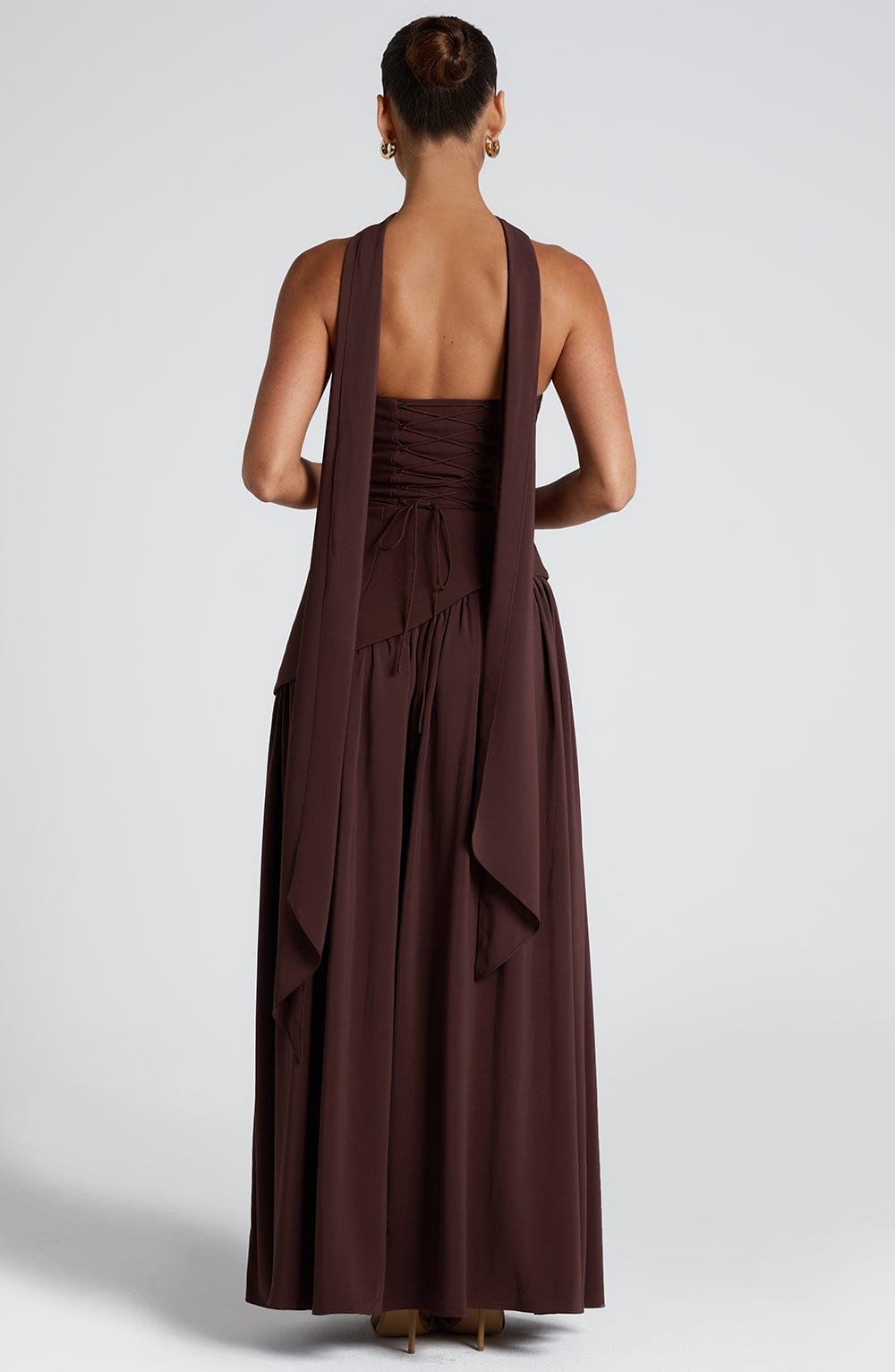 Vestido largo sin mangas con diseño elegante – YARA