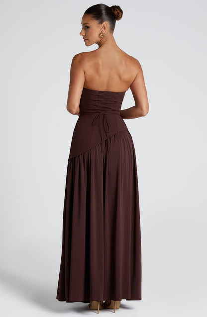 Vestido largo sin mangas con diseño elegante – YARA