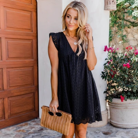 Vestido corto en línea A con escote en V y mangas con detalle de encaje – LYSSA