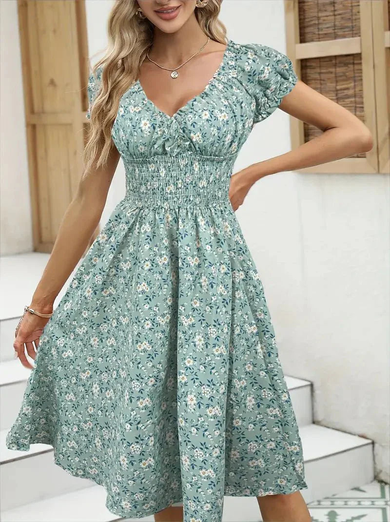 Vestido veraniego fruncido con diseño romántico y favorecedor – ÉLODINE