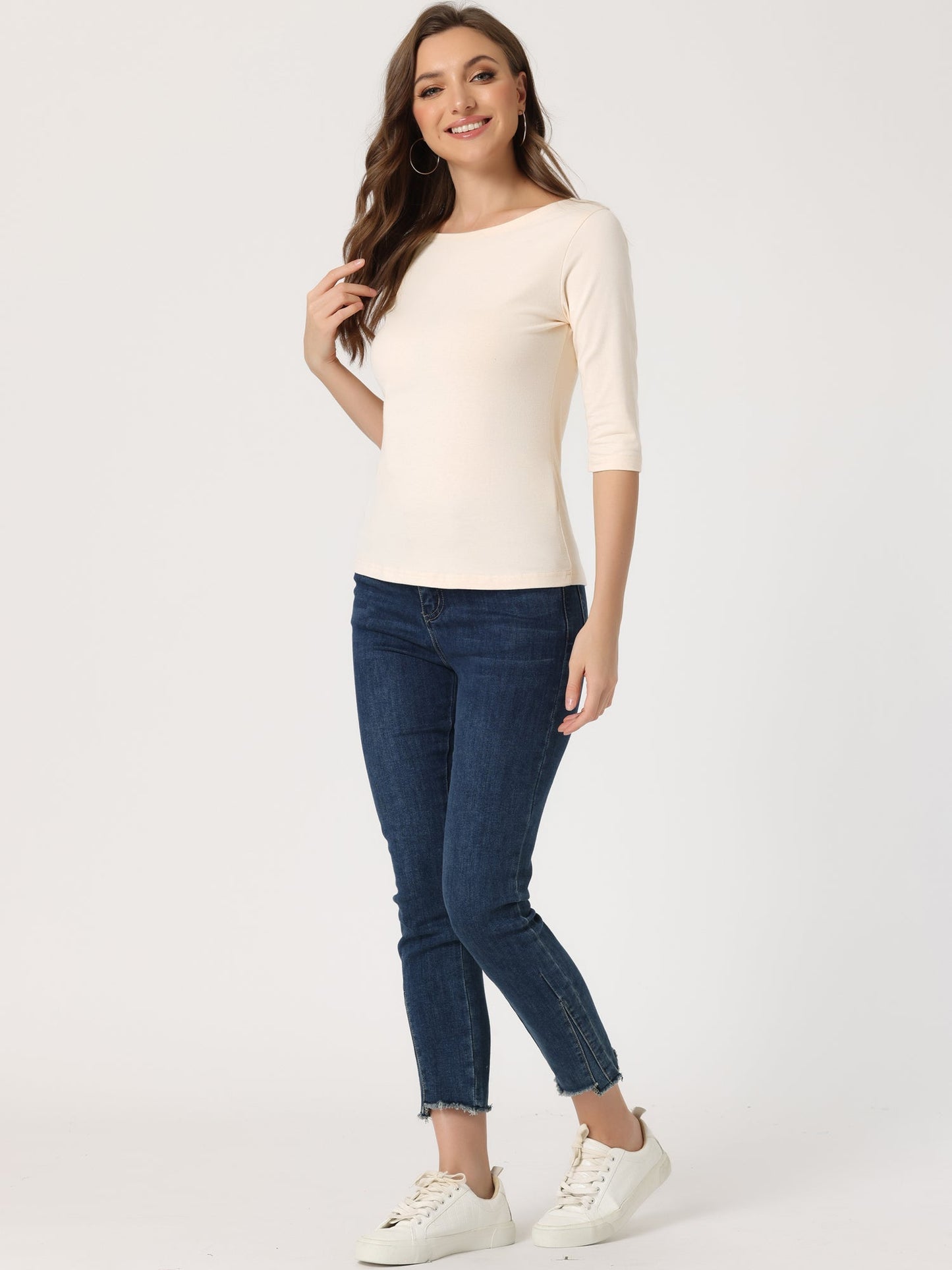Camiseta de mujer con manga 3/4 y cuello redondo – LUNARA